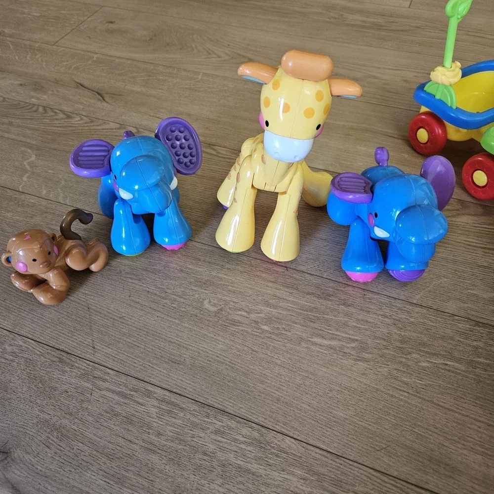 Vtg Fisher-Price Amazing Animals Sing & Go Choo-Choo (Discontinued) Toy